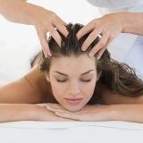 Может ли массаж кожи головы помочь росту ваших волос?