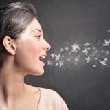 Что вызывает неприятный запах изо рта (и как с ним бороться)